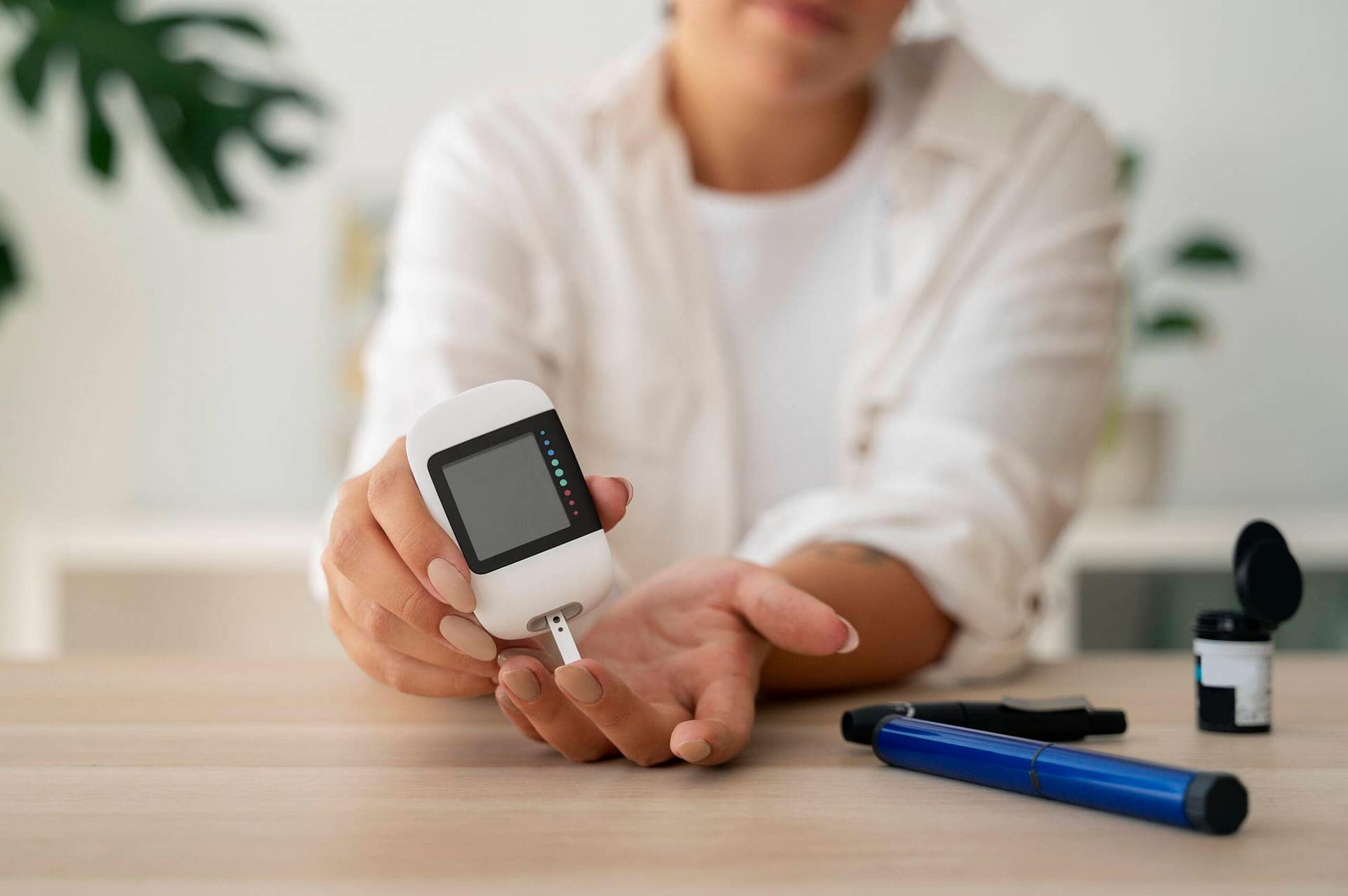 cukormérés egy személy ellenőrzi a vércukorszintjét